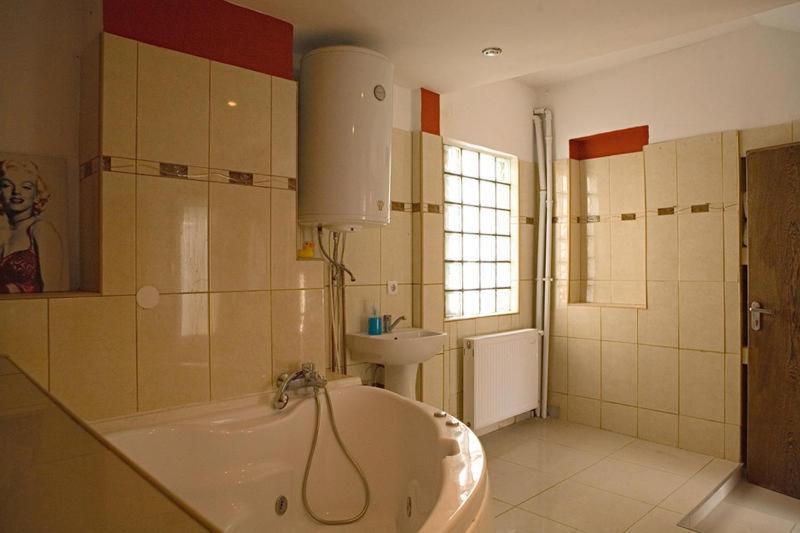 Hostel Fun House Bukareszt Zewnętrze zdjęcie